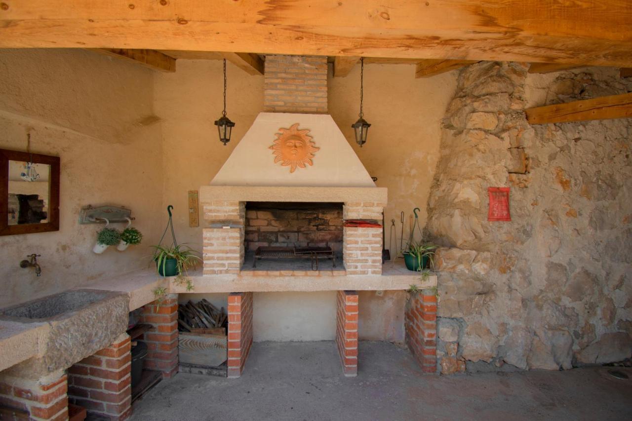 Villa Ca'Pietra, Rustic Stone House Малинска Экстерьер фото