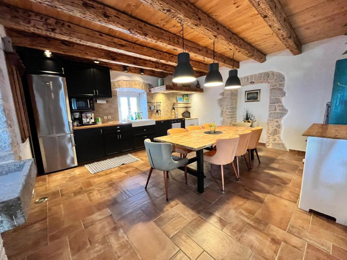 Villa Ca'Pietra, Rustic Stone House Малинска Экстерьер фото